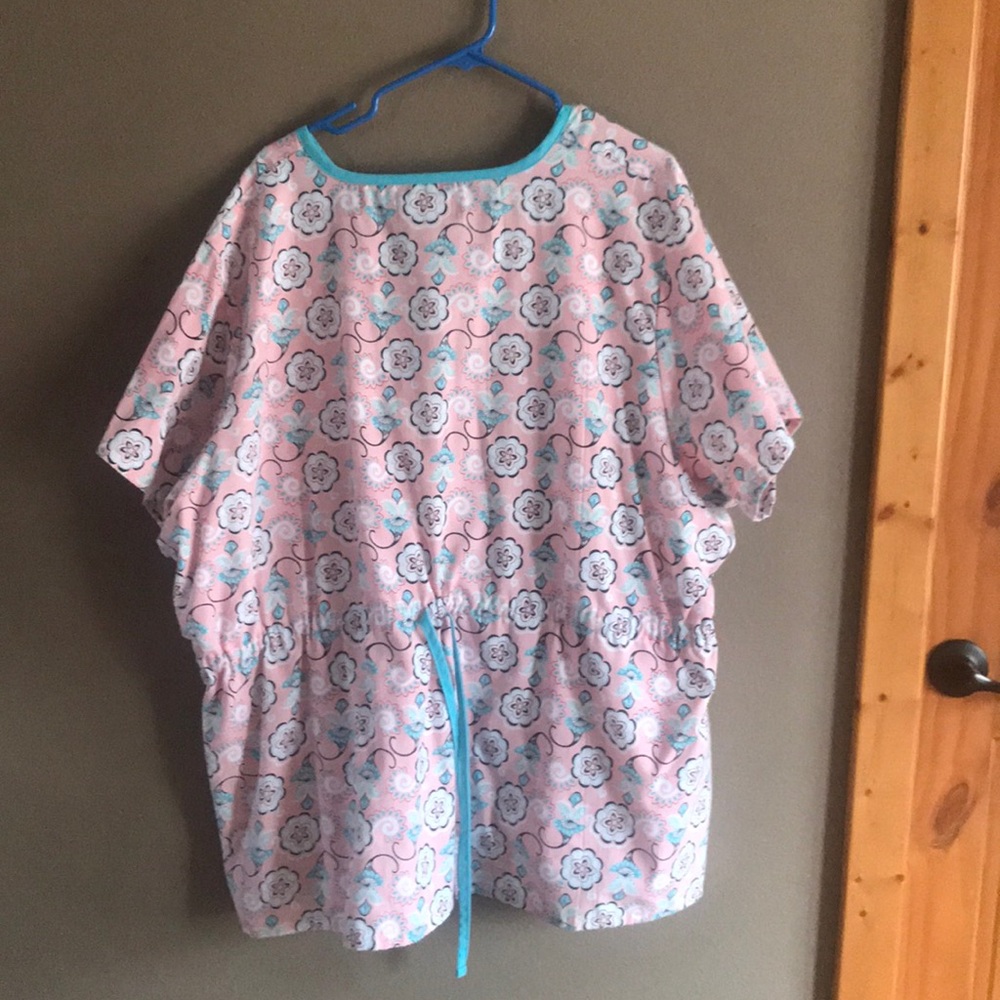 Plus size print scrub top